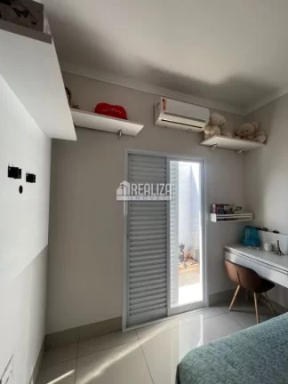 Imagem Casa com piscina aquecida e varanda gourmet no Condomínio Estância dos Ipês, em Uberaba!