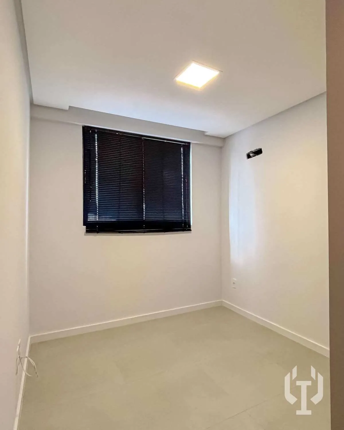 Imagem Apartamento semimobiliado com 2 suítes em Itapema