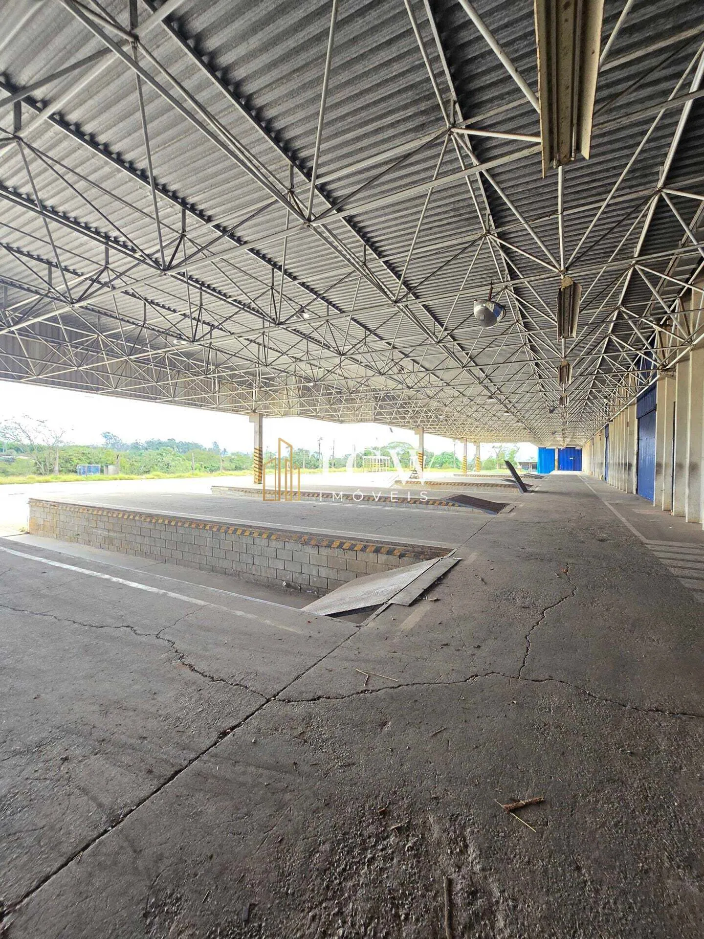 Imagem Galpão Logístico e Industrial com 22 docas para Locação em Suzano/SP | 13.320 m2
