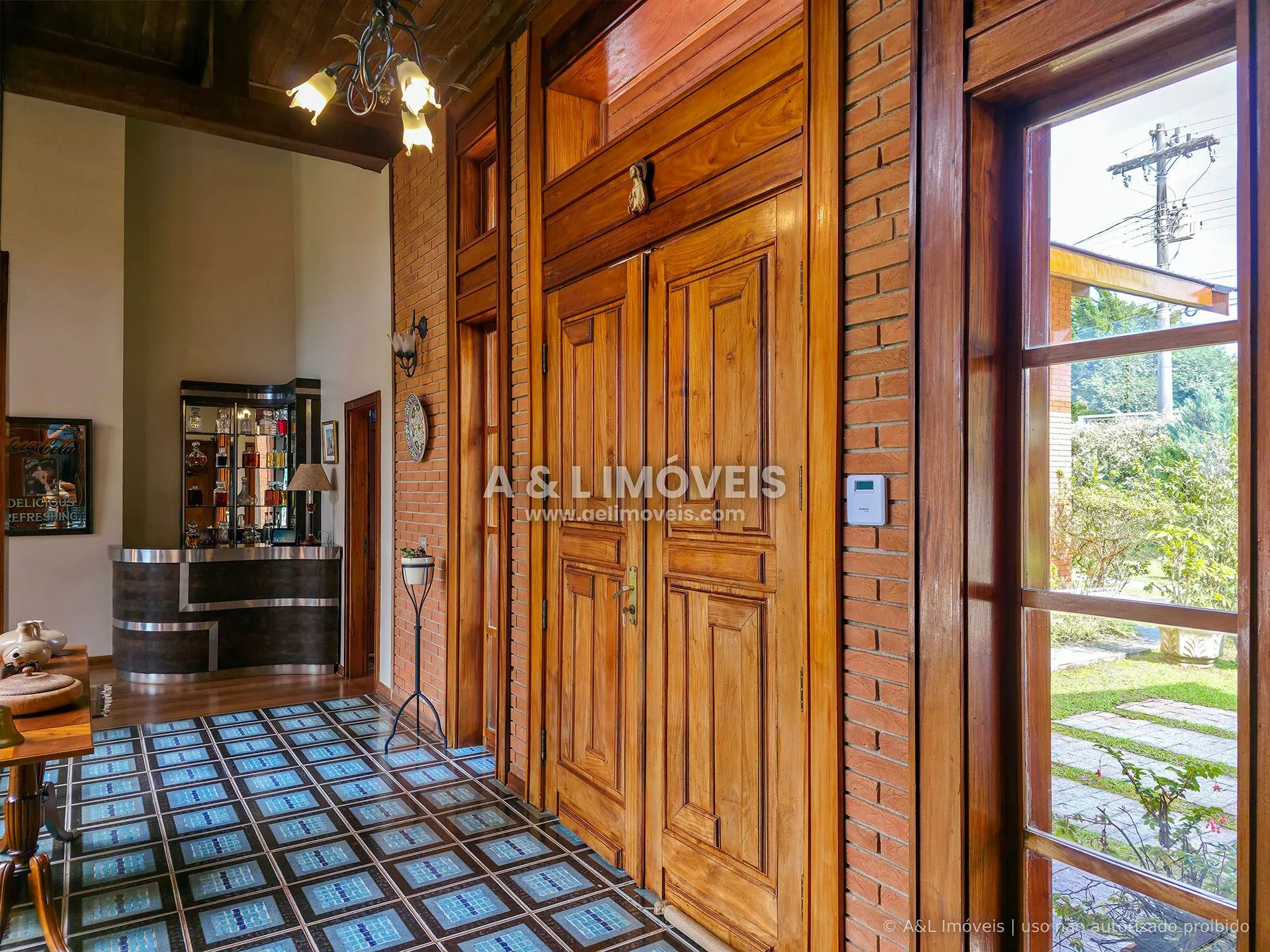 Imagem Casa à venda com 5 suítes e 694,44 m² na Vila Sylvia, Campos do Jordão