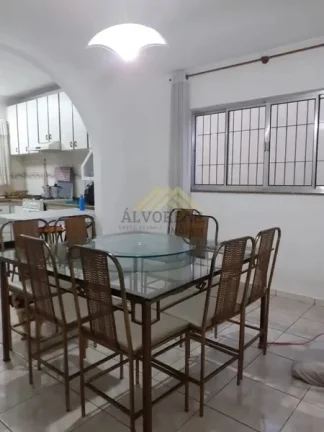 Imagem Sobrado Impecável com 3 Dormitórios e Charme Inaualável!
