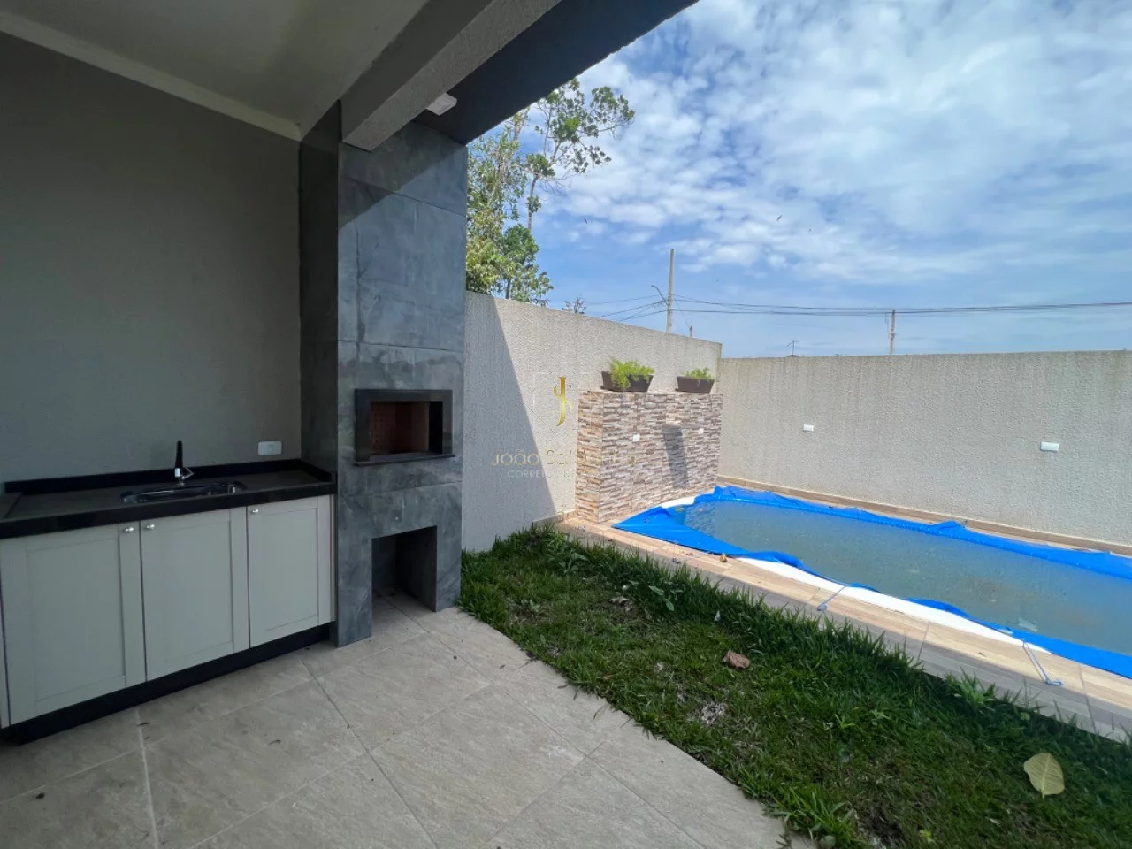 Imagem Casa com piscina para locação temporada em Guaratuba para 12 pessoas, (500 metros do mar)