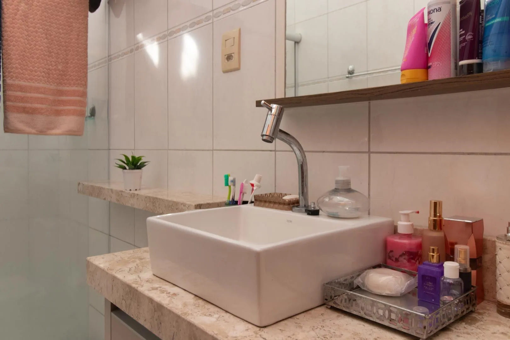 Imagem Casa de 03 dormitorios com suite e piscina no bairro Hipica - Porto alegre/Rs