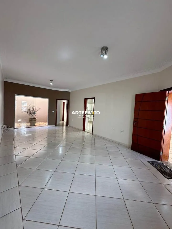 Foto do imóvel Casa com 3 dormitórios no bairro Colina do Espraiado em Rua Laércio Andrade