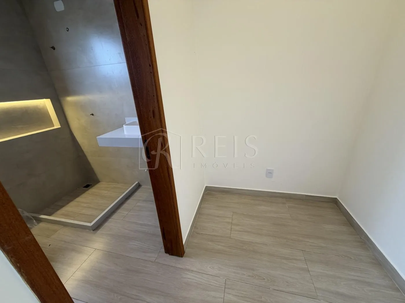 Imagem Casa para Venda em Rio das Ostras, Viverde, 4 dormitórios, 4 suítes, 5 banheiros, 4 vagas