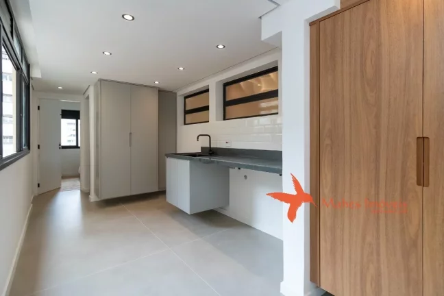 Imagem Espaçoso Apartamento de Reformado com 3 quartos (sendo 2 Suítes) em Cerqueira César, São Paulo - 220,95m² e 2 Vagas de Garagem!