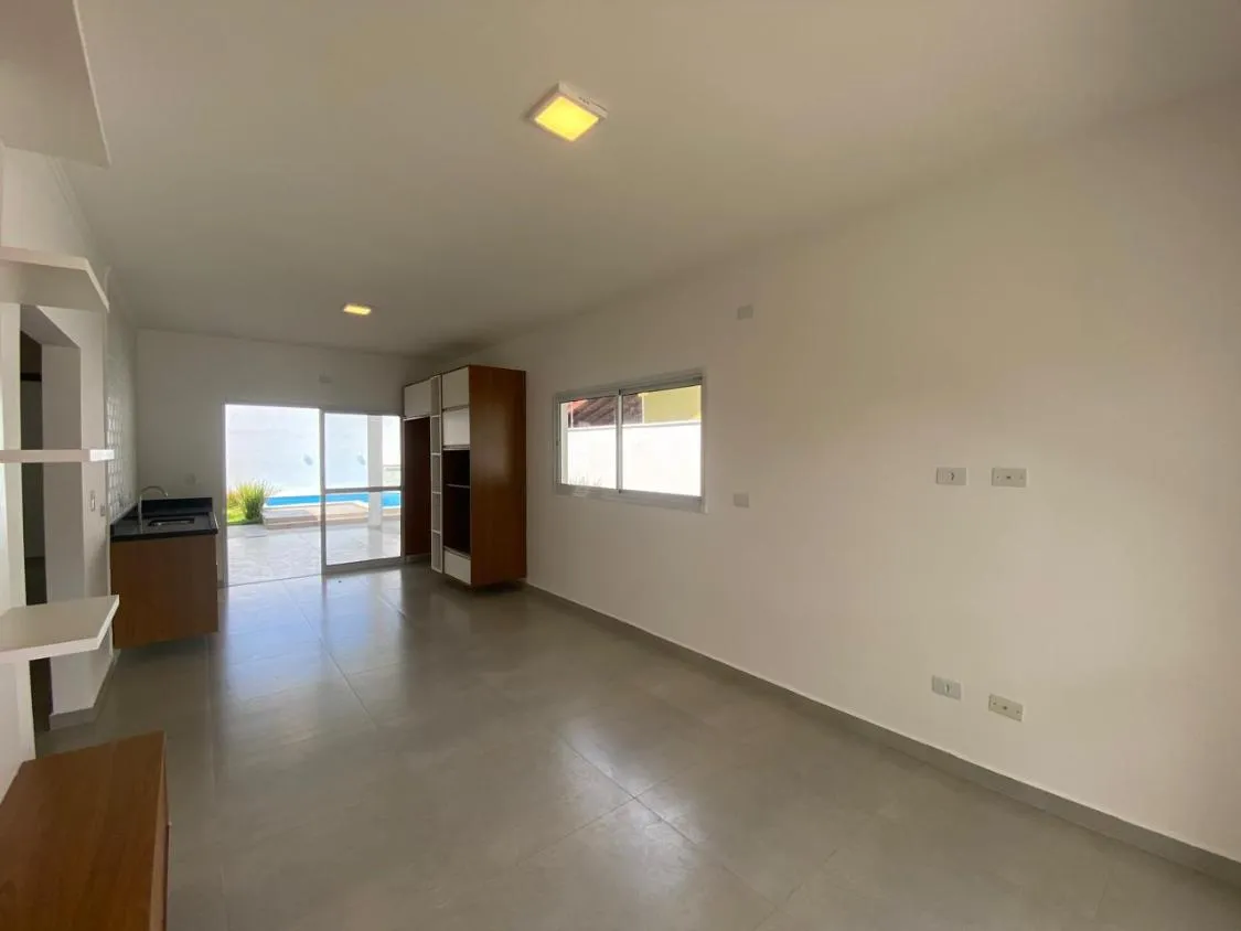 Imagem LINDA CASA COM PISCINA A VENDA NO JD SÃO FERNANDO