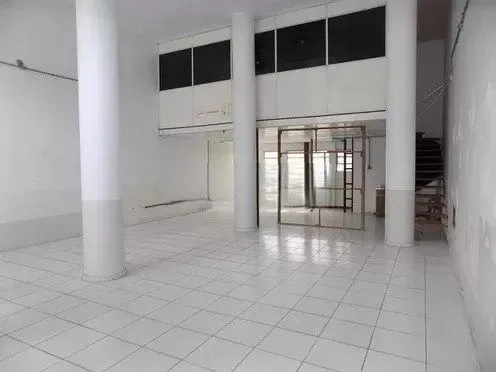 Imagem MÁFFER IMÓVEIS ALUGA LOJA COMERCIAL COM MEZANINO - BAIRRO CIDADE BAIXA Localização privilegiada, em uma das áreas mais movimentadas da Cidade Baixa, com grande fluxo de pedestres e veículos.