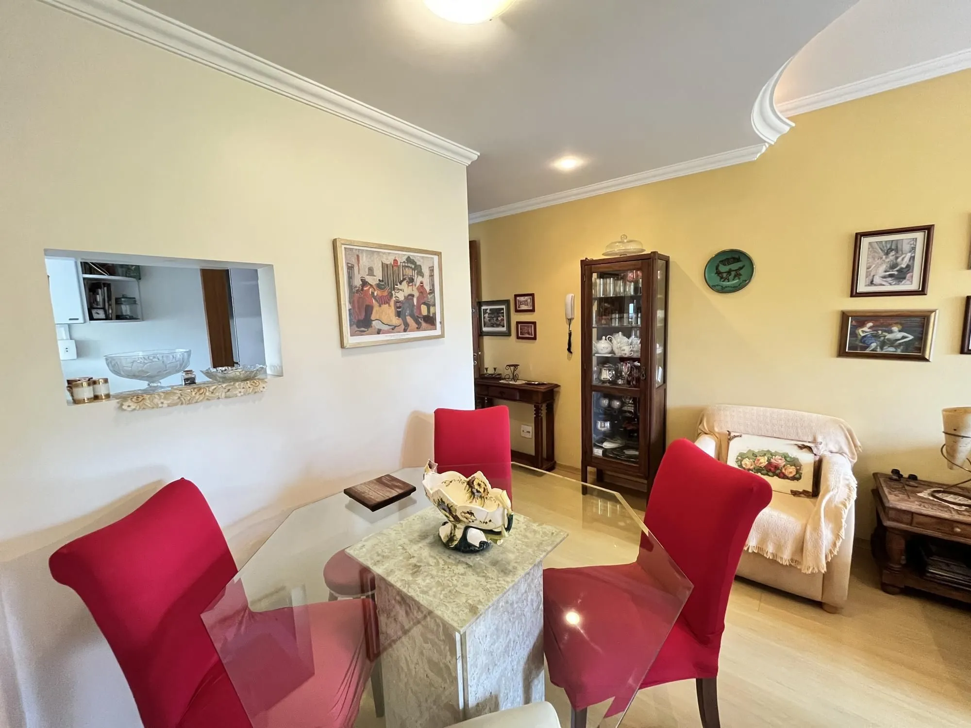 Imagem Apartamento de 2 quartos e 1 vaga de garagem no bairro Jardim Carvalho em POA/RS