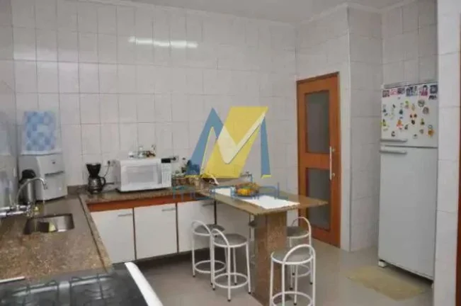 Imagem Sobrado Alto Padrão com 3 Suítes, Lazer Completo e 6 Vagas Seguras