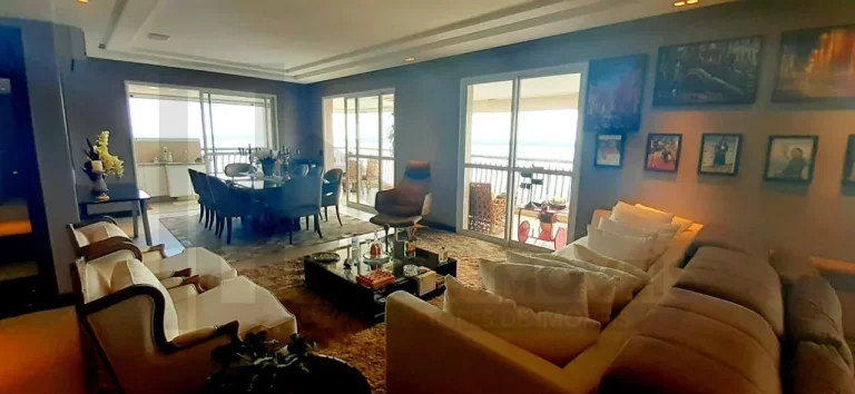 Imagem CASAL IMÓVEIS VENDE ED HORIZONTE II 250 M² 3 SUÍTES - MASTER BANHEIRO DULPO + 4 VGS ANDAR ALTO Fino acabamento e móveis de grife, tudo muito novo