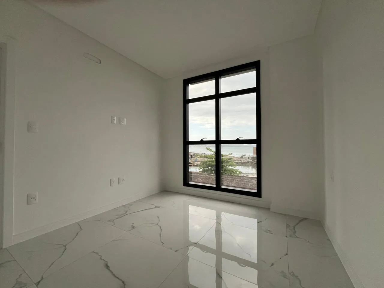 Imagem Apartamento com vista para o mar à venda com 84m2 por R$ 3.000.000,00