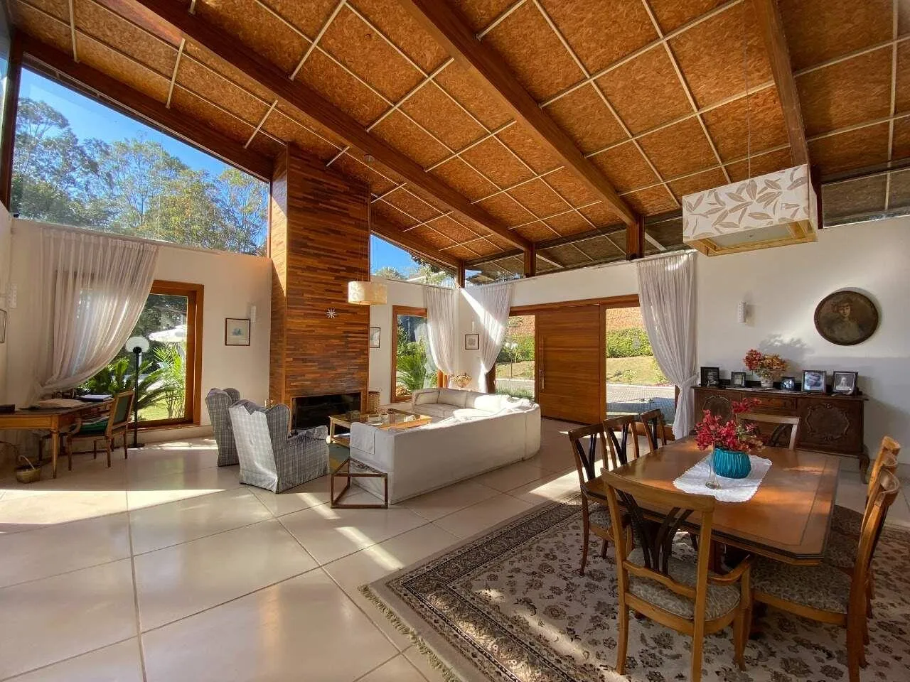 Imagem Casa em Condomínio para Venda em Petrópolis / RJ no bairro Itaipava