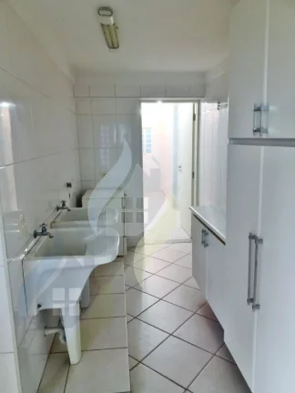 Imagem Sobrado, 4 dormitórios sendo 1 suíte, 4 banheiros, com 223m² em Vila Euclides/SBC