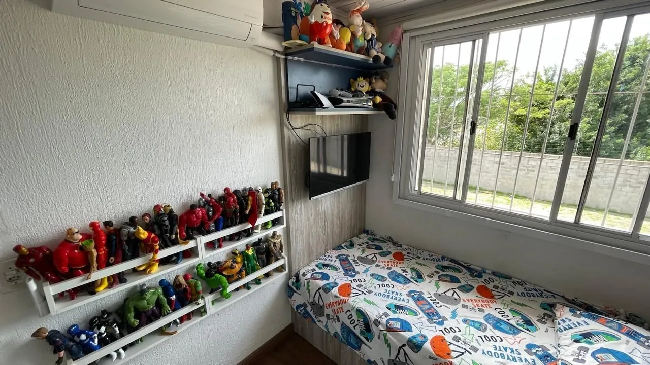 Imagem Casa com 3 dormitórios no bairro Humaitá