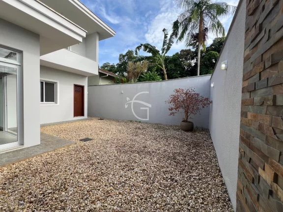 Imagem Essa casa de alto padrão é linda e encantadora.