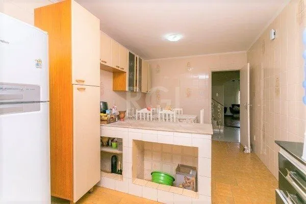 Imagem Casa para Venda - 238.35m², 4 dormitórios, sendo 1 suites, 2 vagas - Nonoai