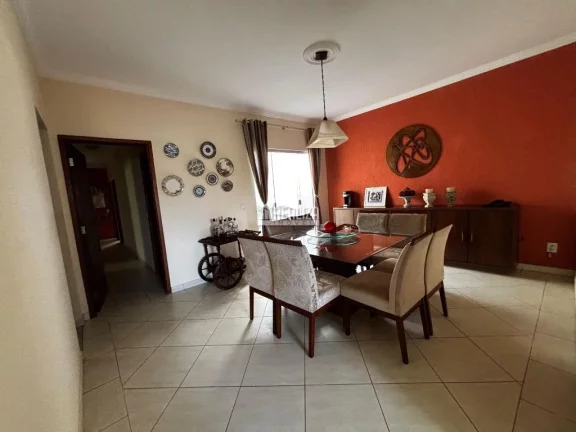Imagem Casa à venda no bairro Estados Unidos em Uberaba - 3 dormitórios, 2 suítes, 3 garagens