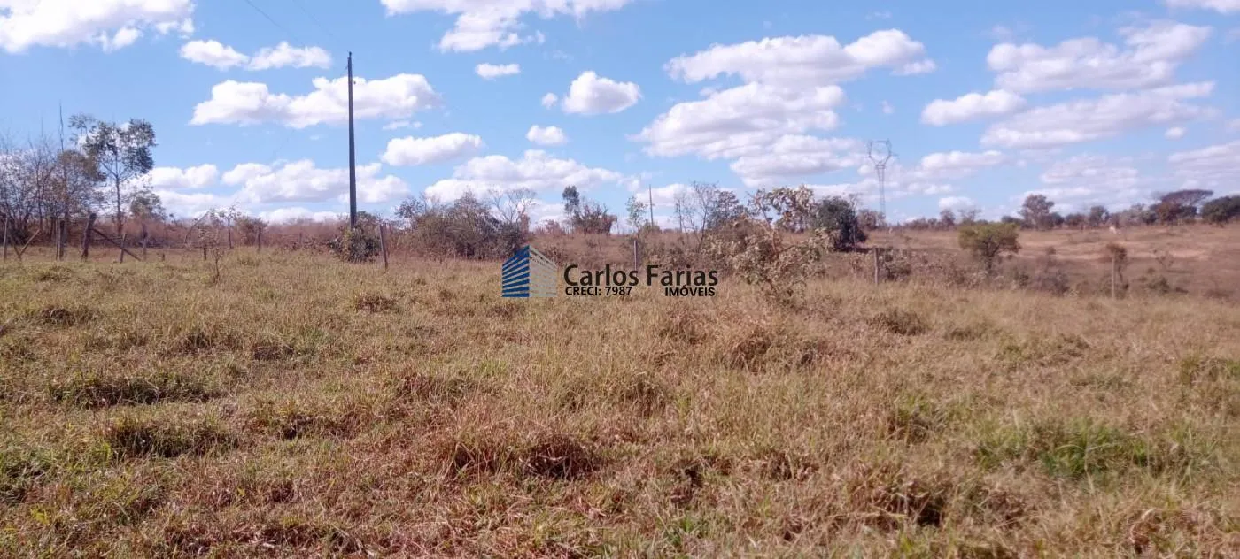 Imagem Sítio para Venda em Cidade Ocidental, Área Rural de Cidade Ocidental, 3 dormitórios, 1 banheiro, 2 vagas