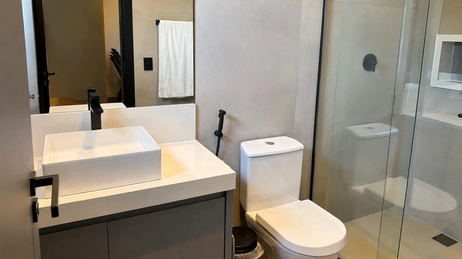 Imagem Casa mobiliada com 3 suítes e piscina à venda no Riviera de Santa Cristina XIII ? Setor Iate