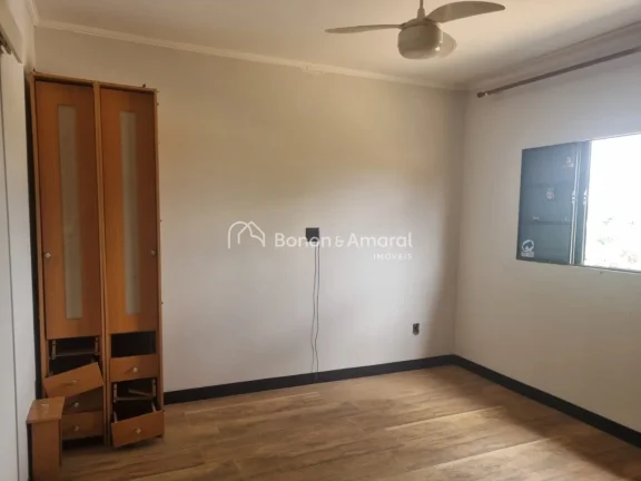 Imagem Excelente oportunidade para quem busca espaço, conforto e versatilidade. O imóvel conta com duas c...