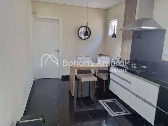 Imagem Sobrado amplo com ambientes bem distribuídos, ideal para quem busca conforto e espaço para a famí...