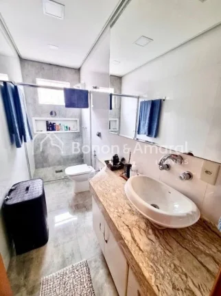 Imagem Casa térrea à venda no Parque São Quirino, em Campinas/SP. Esta charmosa residência, totalmente ...