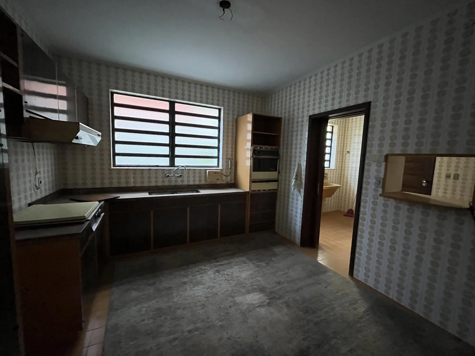 Imagem Casa de 4 quartos, 2 suítes e 2 vagas de garagem no bairro Boa Vista em POA