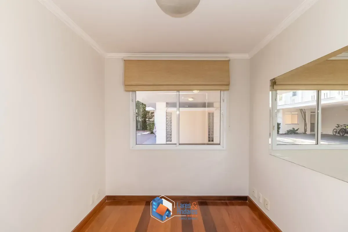 Imagem Casa em condomínio para venda em Alto da Boa Vista com 4 quartos, sendo 2 suítes, 320m²