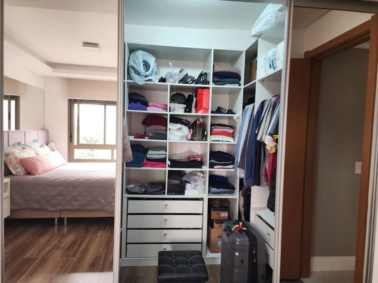 Imagem Apartamento com 03 quartos (01 suíte) e 02 Vagas no Bairro Cavalhada