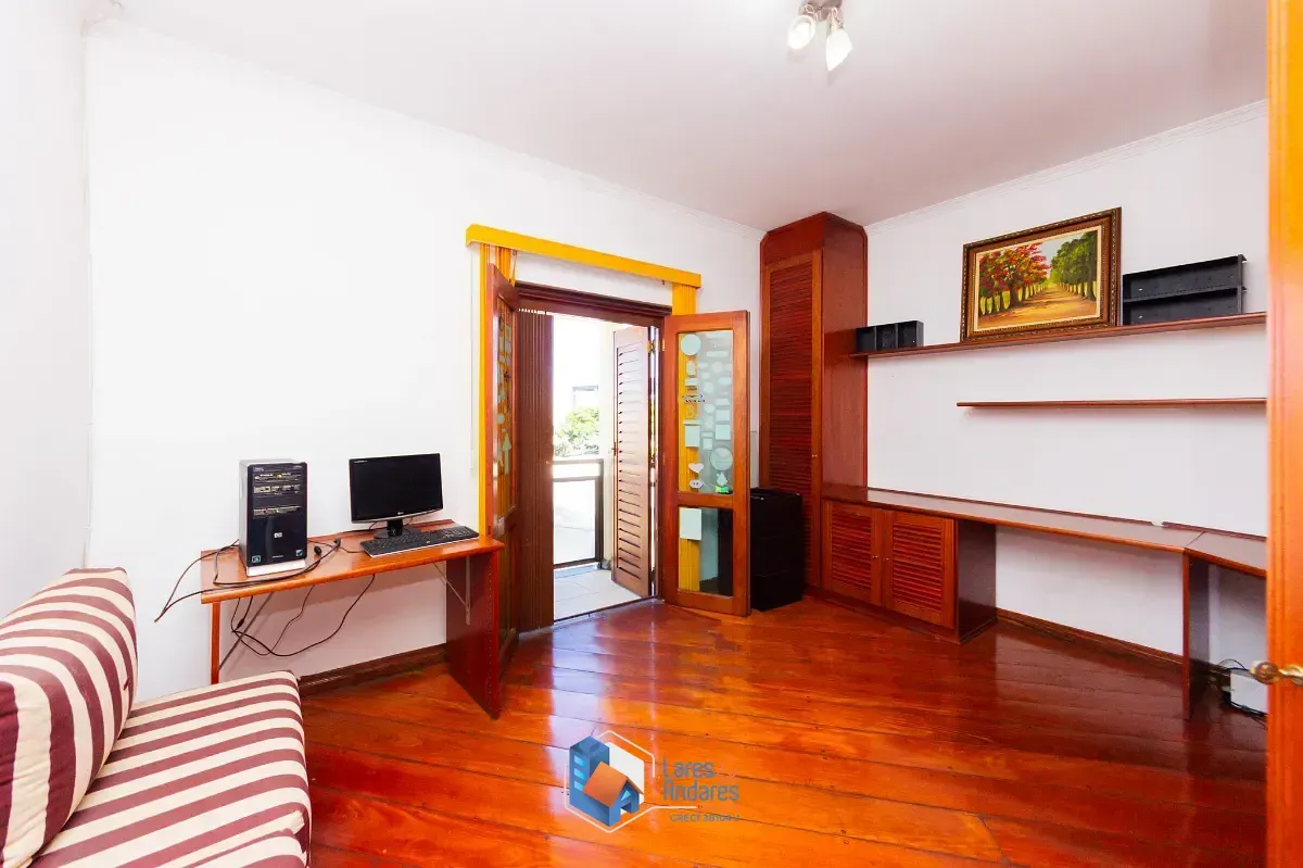 Imagem Casa para venda em Parque São Domingos com 3 quartos, sendo 1 suíte, 212m²