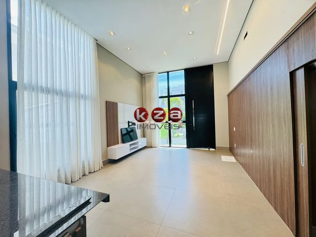 Imagem Casa de luxo a venda no Condomínio Portal do Jequitibá em Valinhos-SP: 3 quartos, 3 suítes, 2 salas, 4 banheiros, 2 vagas, 157m².