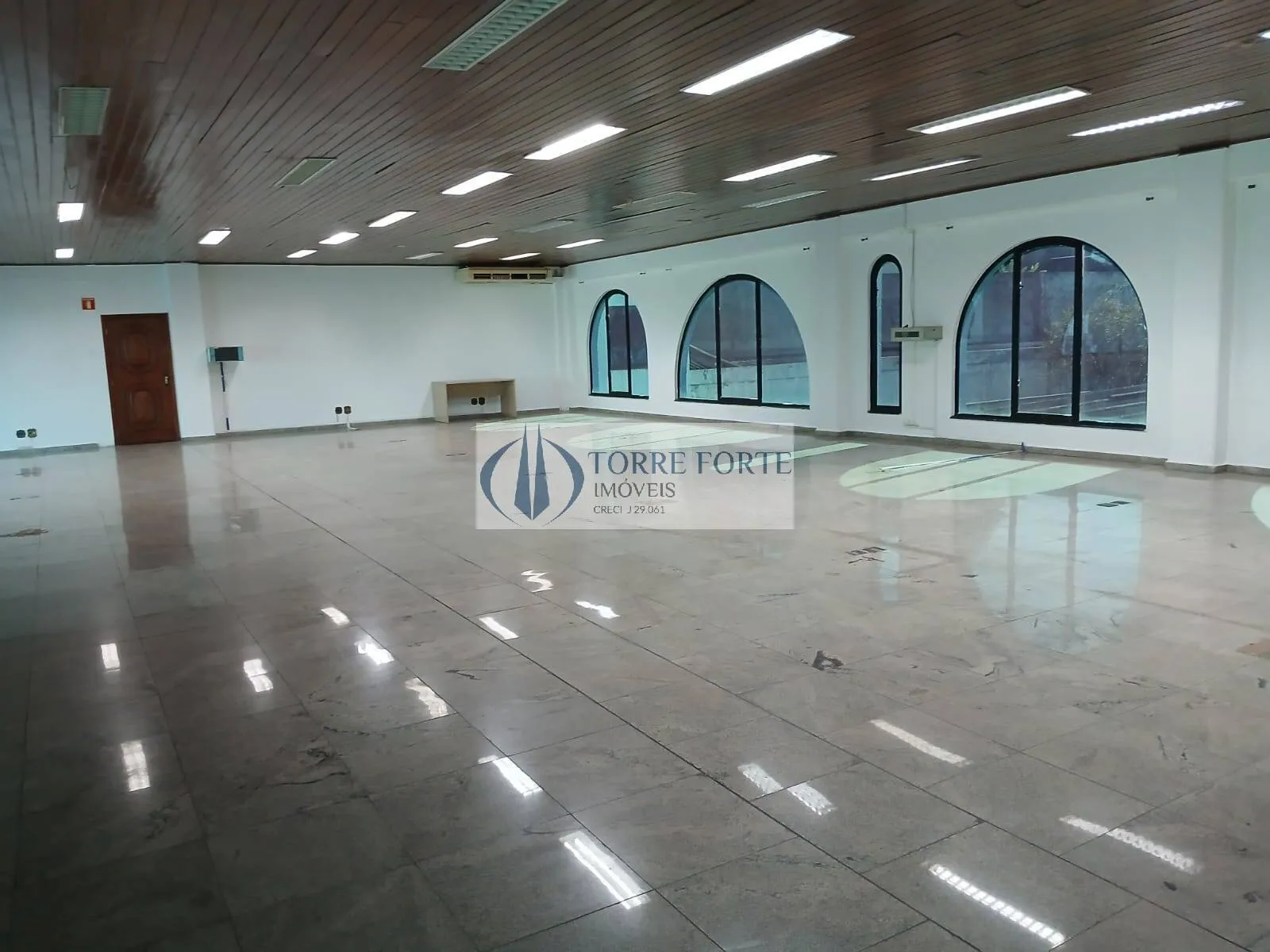 Foto do imóvel Linda casa comercial no Jardim Everest em Avenida Lineu de Paula Machado
