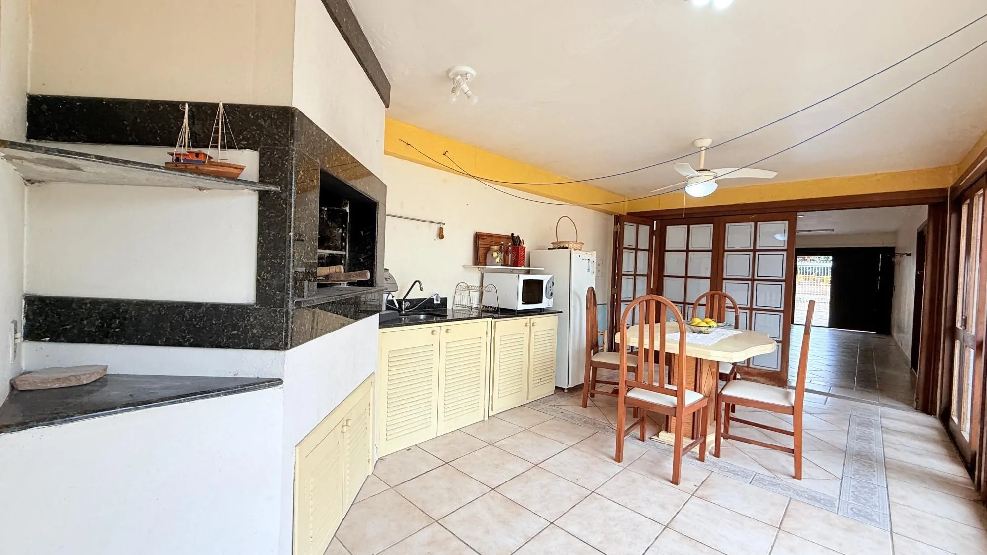 Imagem Casa para Venda - 260m², 4 dormitórios, sendo 1 suites, 4 vagas - Nonoai