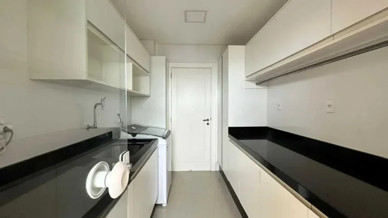 Imagem Cobertura duplex mobiliado com 4 dormitórios sendo 4 suítes e 5 vagas em Balneário Camboriú/SC