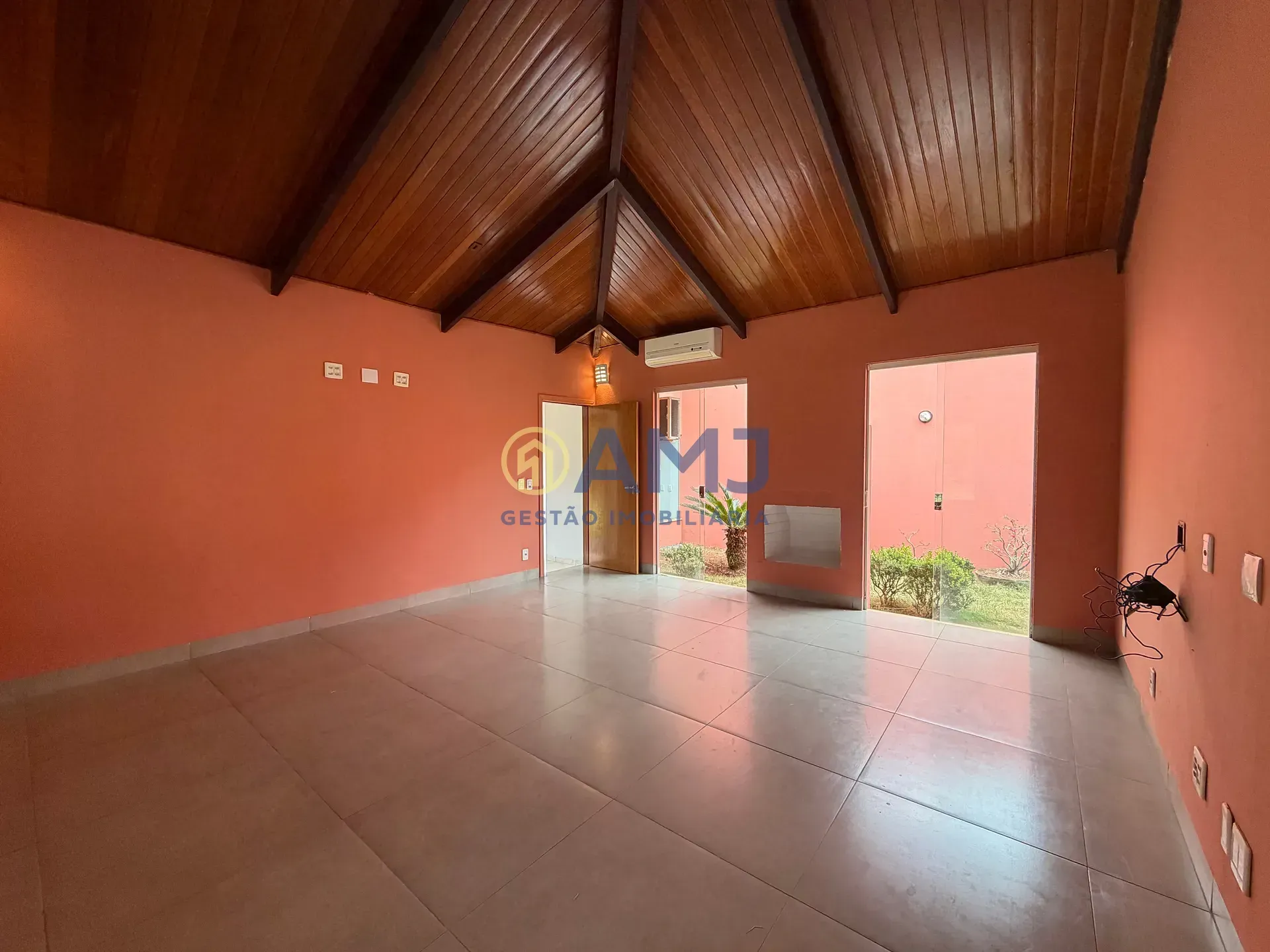 Imagem Casa de Alto Padrão para Aluguel no Condomínio Alto da Boa Vista - Senador Canedo