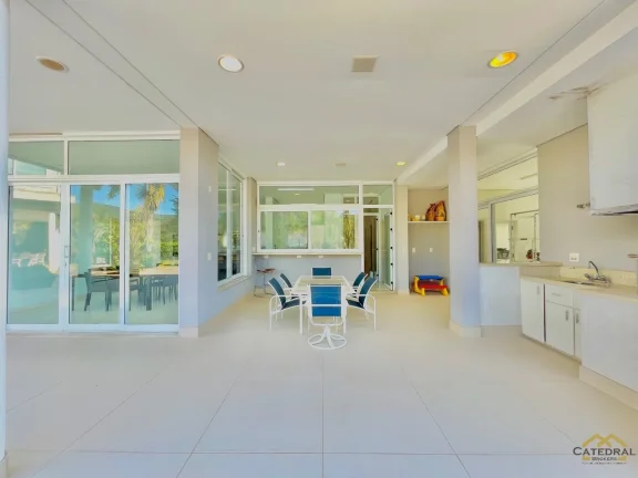 Imagem Casa à Venda em condomínio fechado de 1000m2 com4 quartos e Piscina em Jundiaí SP