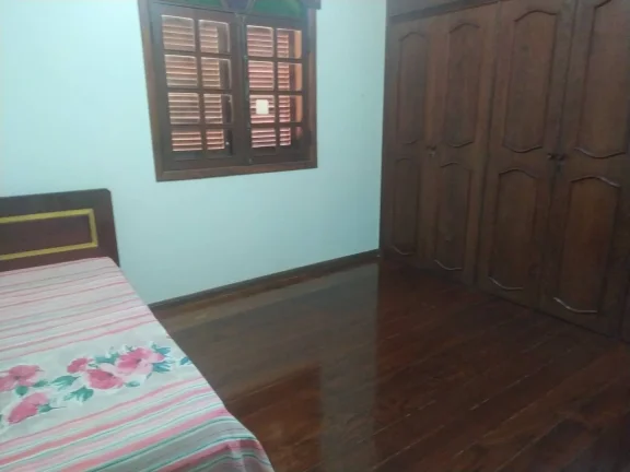 Imagem Casa com 3 Quartos estilo colonial.