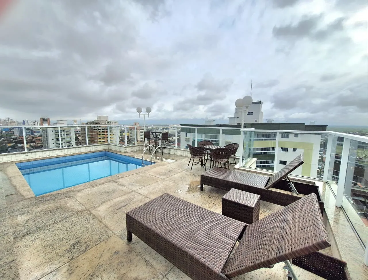 Imagem Apartamento para Venda em Praia Grande, Guilhermina, 2 dormitórios, 2 suítes, 1 banheiro, 1 vaga