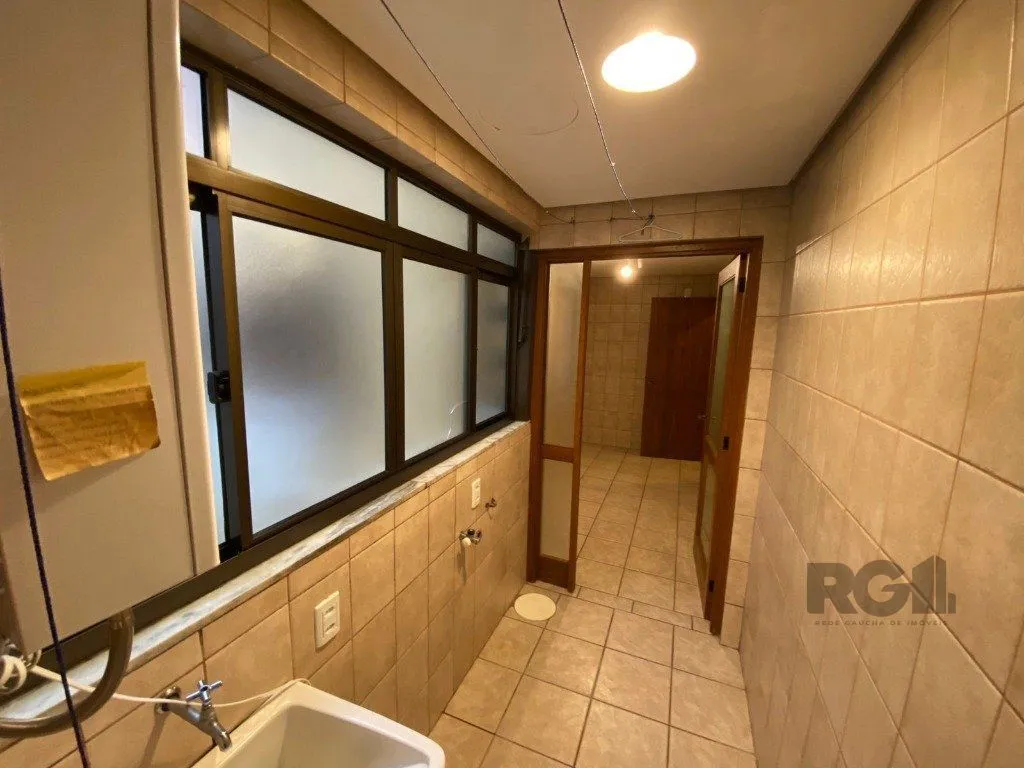 Imagem Amplo apartamento de 2 dormitórios no Petrópolis