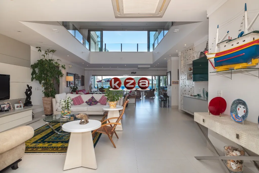 Imagem Maravilhosa casa pé na areia a venda no condomínio Costa Verde, Praia de Tabatinga:8 suítes, amplo lazer com piscina 12 banheiros, 600m².