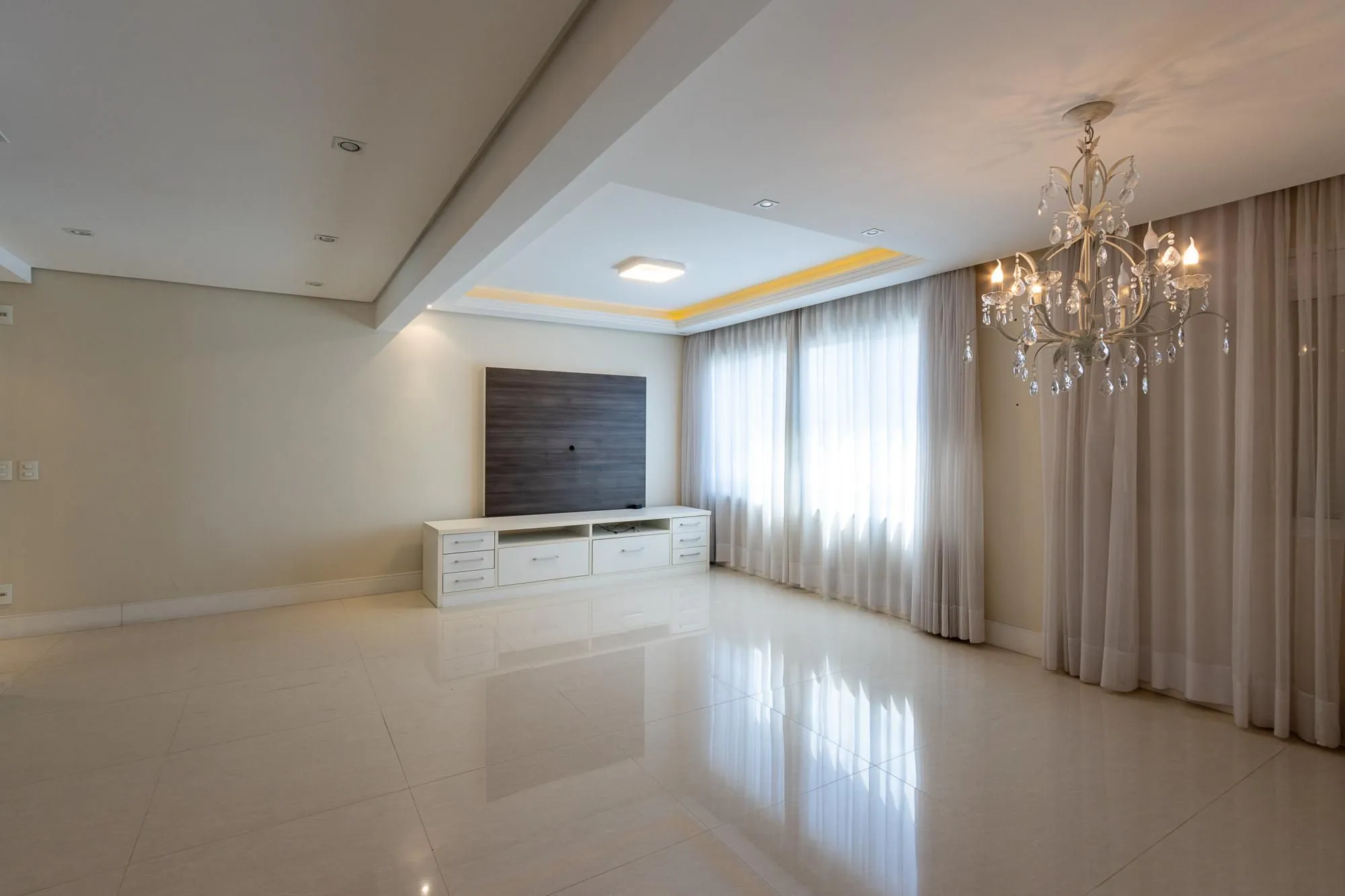Imagem Apartamento de 3 dormitórios, 1 suíte e 2 vagas escrituradas no bairro Tristeza.