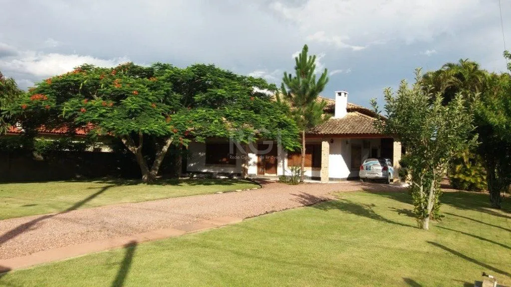 Imagem Casa para Venda - 220m², 2 dormitórios, sendo 1 suites, 4 vagas - Belém Novo