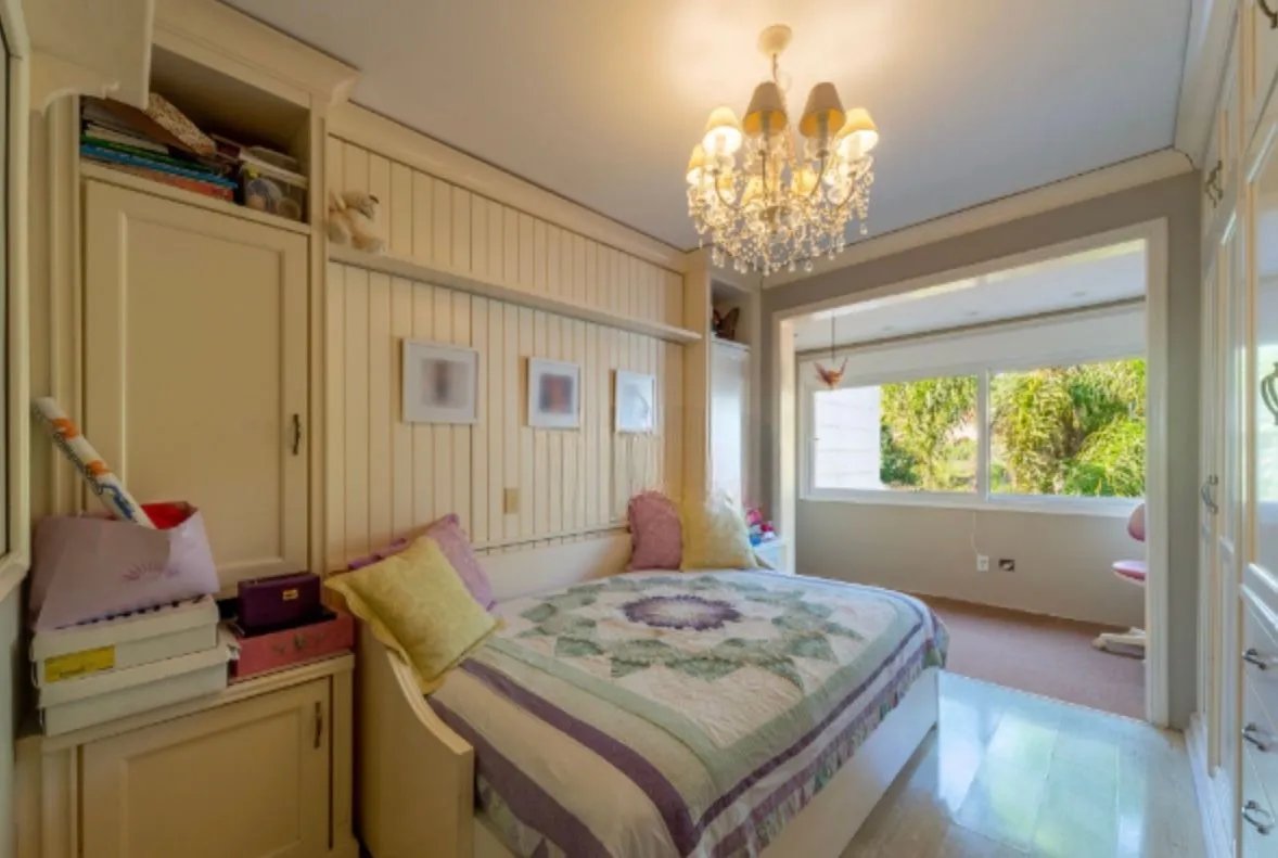 Imagem Casa Reformada em Condomínio à Beira do Rio - Ampla, Confortável e Pronta para Morar