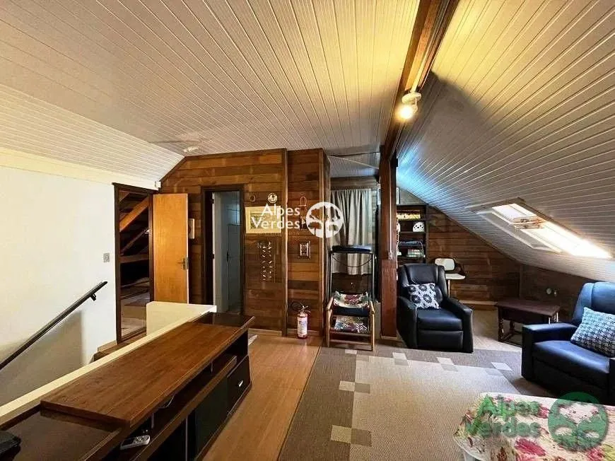 Imagem Casa com 2 quartos, 121,00m2, à venda em Canela, Palace Hotel