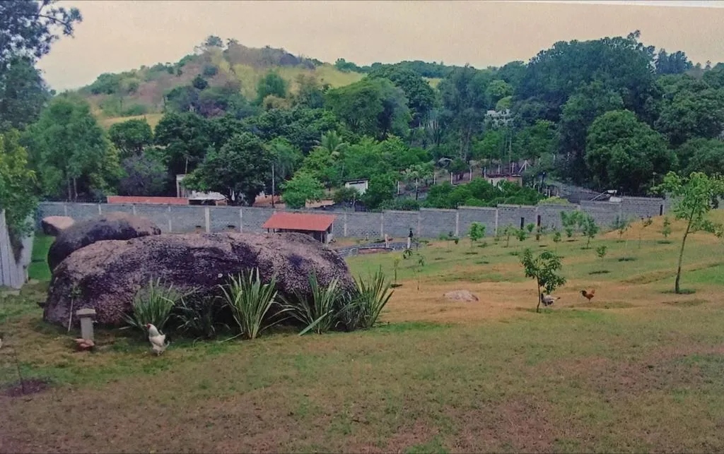 Imagem Casa com Potencial Incrível em Terreno de 8.900m² - Área Construída de 650m², Mini Lago e Muito Mais!