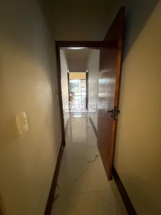 Imagem Casa à venda no Parque das Laranjeiras II em Uberaba - 3 suítes, piscina, varanda gourmet