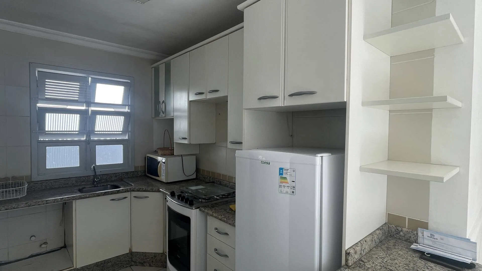 Imagem Apartamento Térreo à Venda com 3 Dormitórios em Canasvieiras - Florianópoli