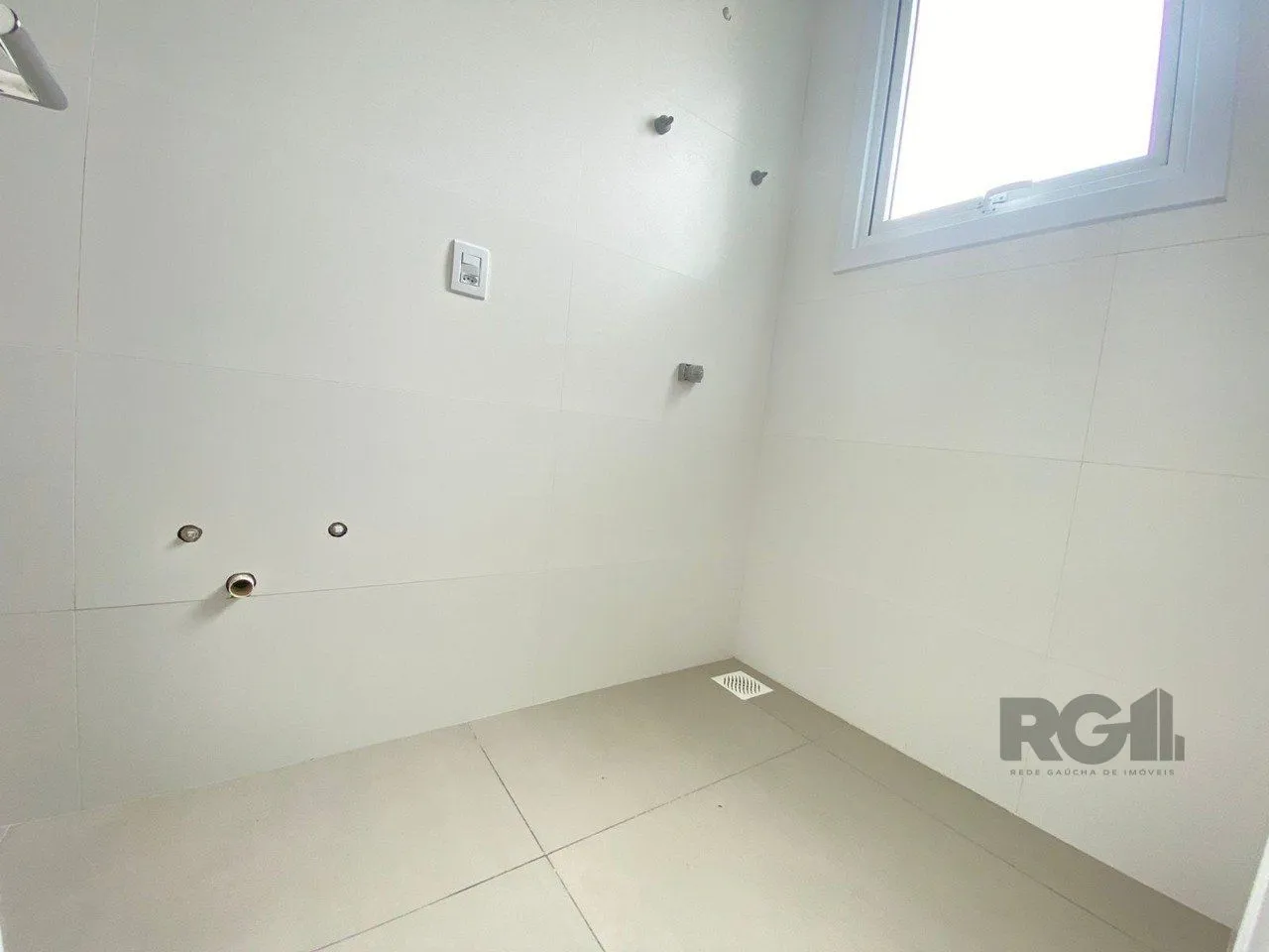 Imagem Casa em condomínio com 3 dormitórios, sendo todos suítes em Torres