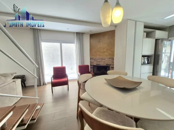 Casa ISOLADA, em condomínio fechado. 3 dormitórios, sendo 1 suíte. 2 vagas